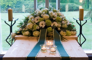 smuteční ikebana